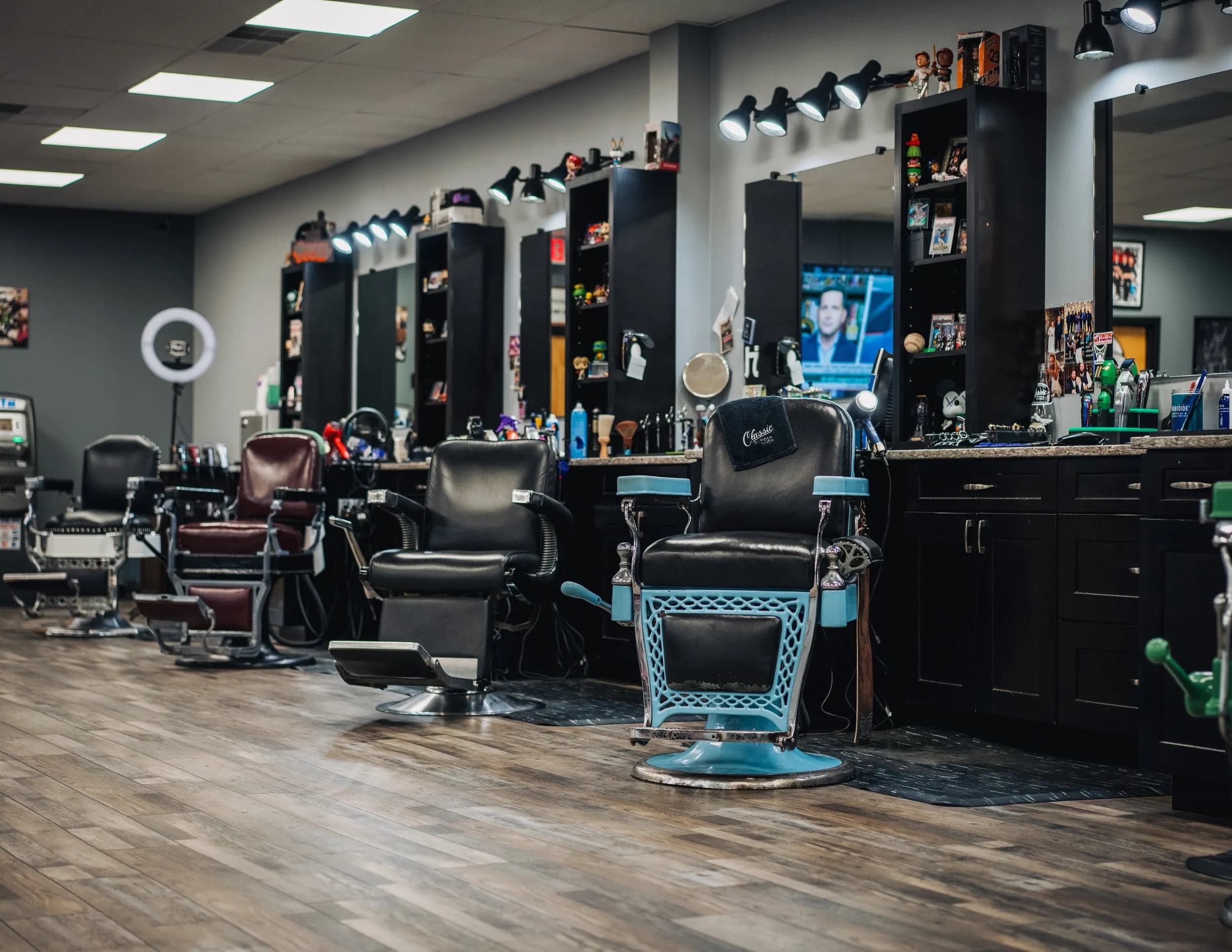 Detalle de herramientas y equipos profesionales de barbería